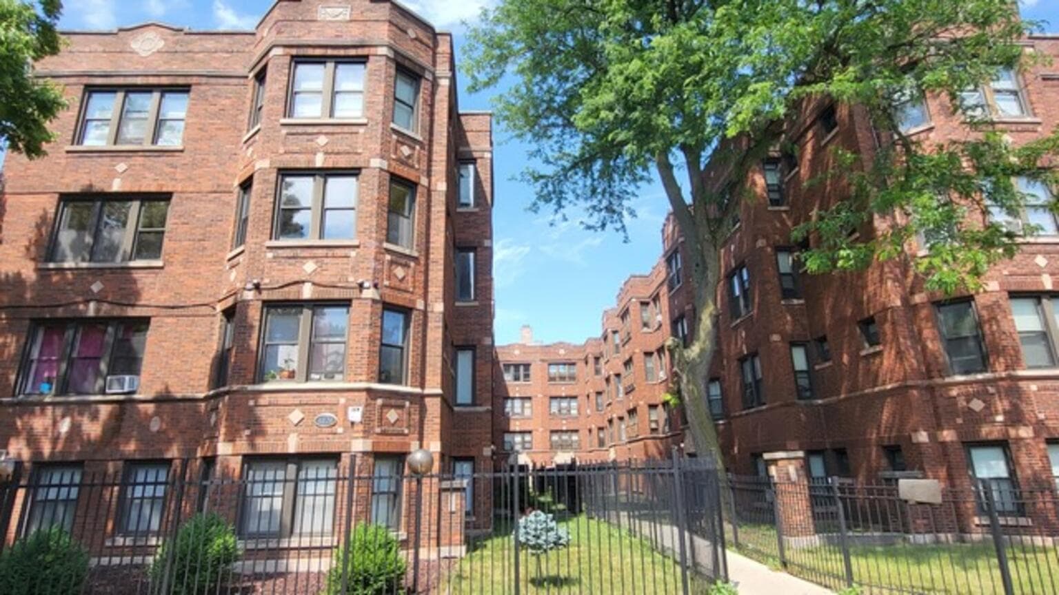 6820 S PERRY AVE, Chicago, IL property
